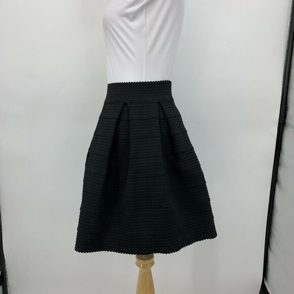 Express Structured Flare Pouf Skirt Women Size XS Black Textured Pleated Rubber - Picture 3 of 9
